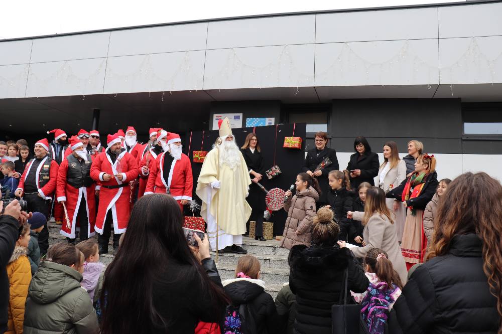 595158937_1403143298471650_518056845149854676_n